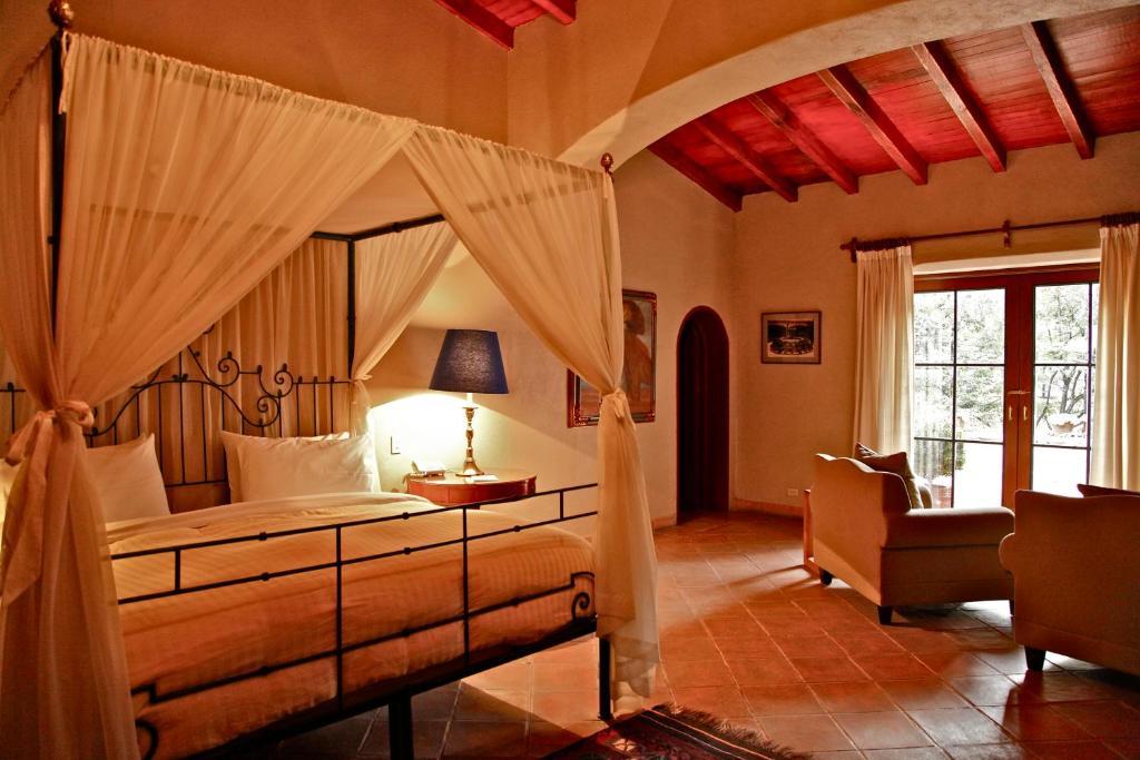Antigua Santa Monica Hotel